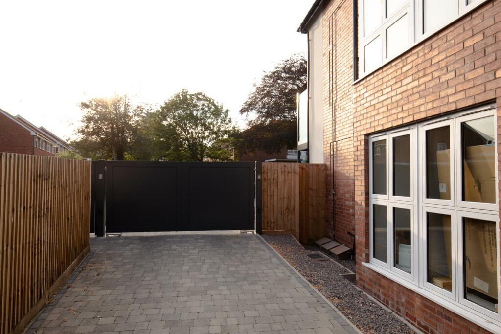 Additional image 15 of Apt. 1 The Elms, 14 High Street, Henley-In-Arden