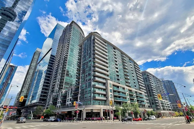 51 Lower Simcoe St Unit 319
