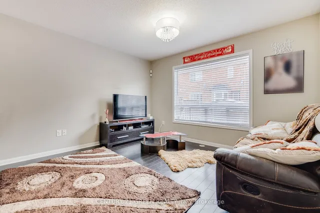 Additional image 11 of 843 Gifford Cres