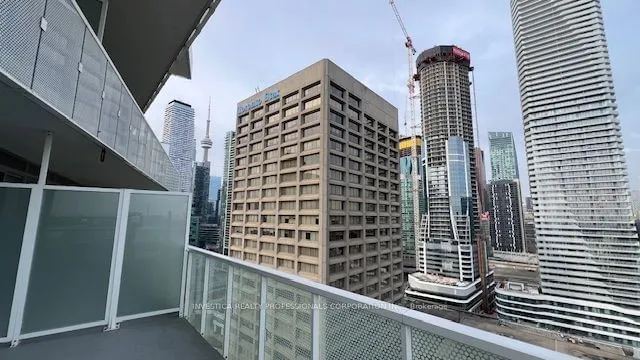 Additional image 31 of 15 Queens Quay Unit 2009