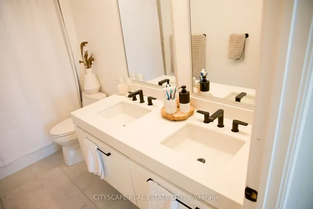 Additional image 25 of 899 College St Unit 618