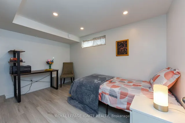 Additional image 29 of 208 Riverplace Cres