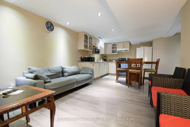 Additional image 32 of 21 Badger Ave