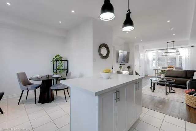 Additional image 11 of 219 Dundas St Unit 44