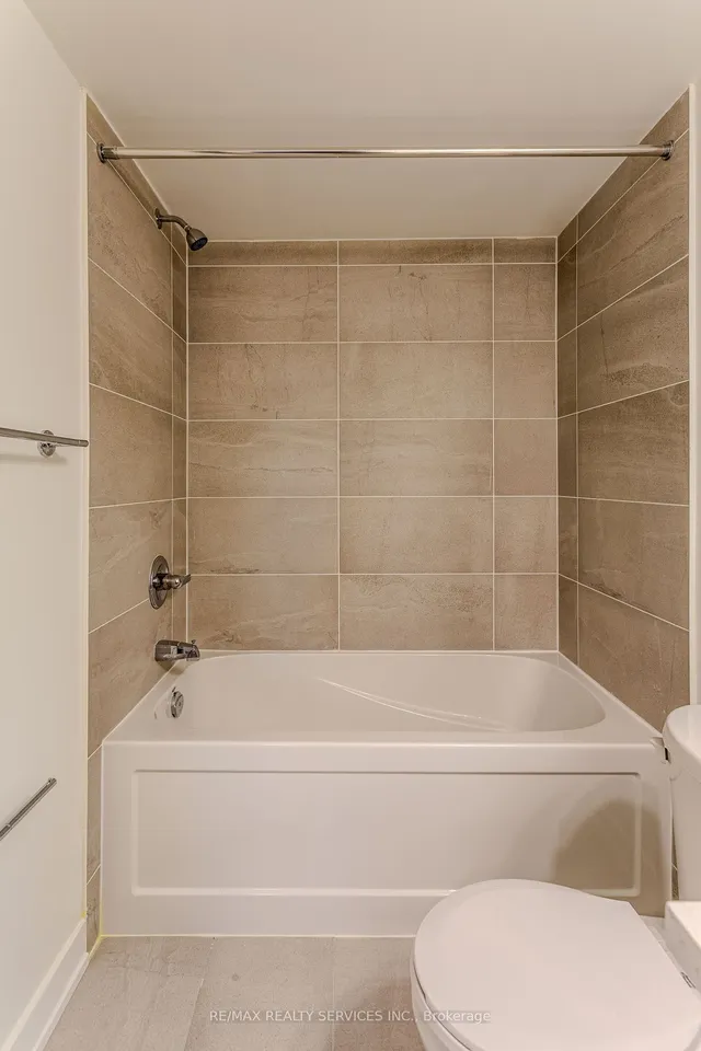 Additional image 17 of 185 Veterans Dr Unit 3