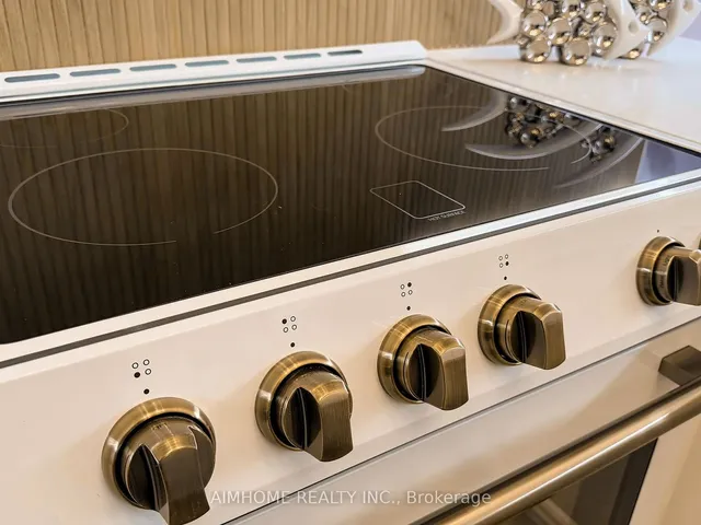 Additional image 29 of 260 Doris Ave Unit 907