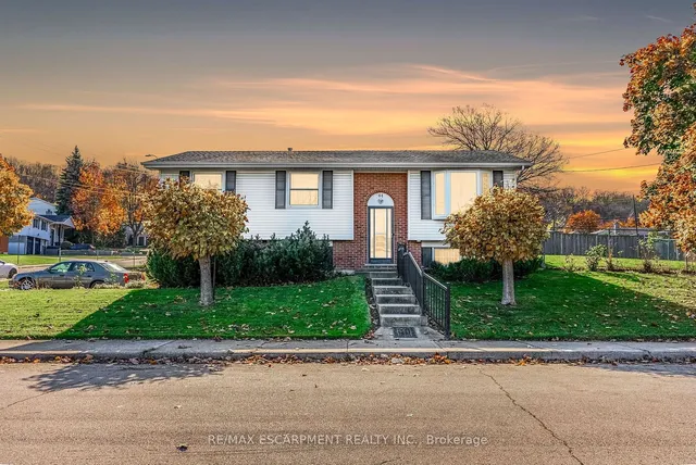 Additional image 40 of 44 CAPILANO Dr