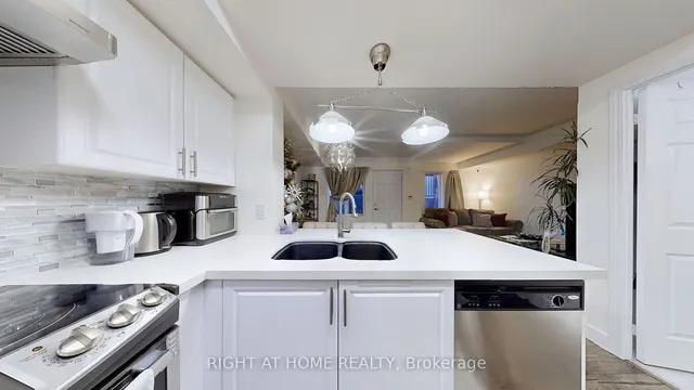 Additional image 18 of 3043 Finch Ave Unit 1016