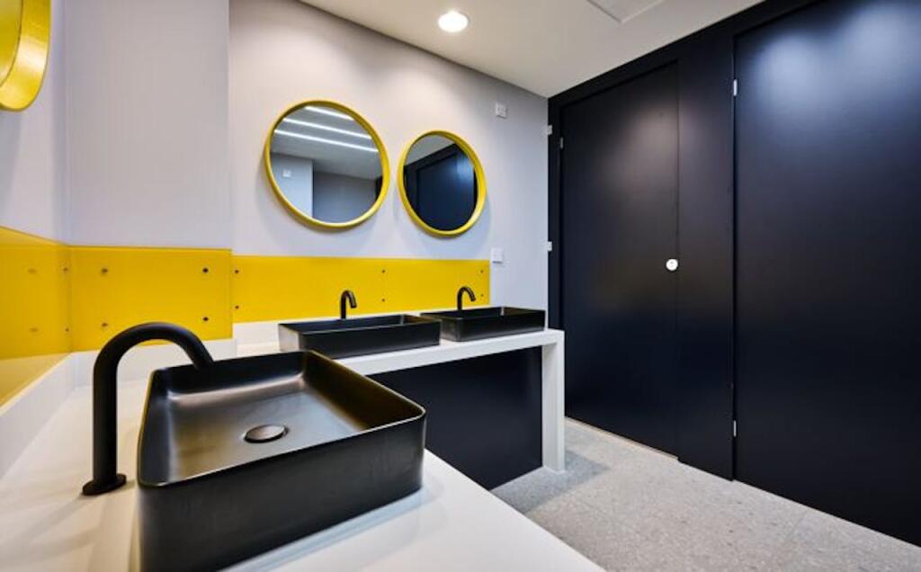 Additional image 5 of Fore 2, Fore Business Park, Stratford Road, Solihull, B90 4EN