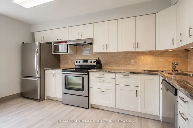 Additional image 32 of 5280 Lakeshore Rd Unit 911