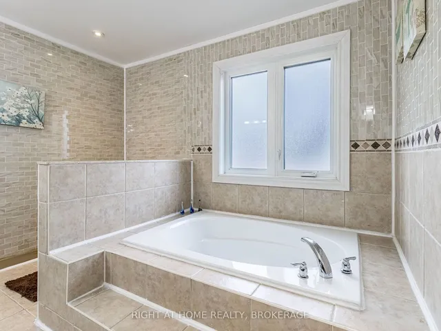 Additional image 24 of 1084 Holdsworth Cres