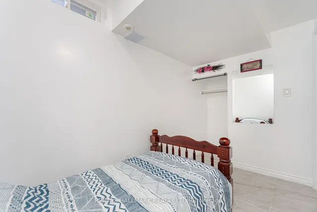 Additional image 36 of 39 Pin Lane