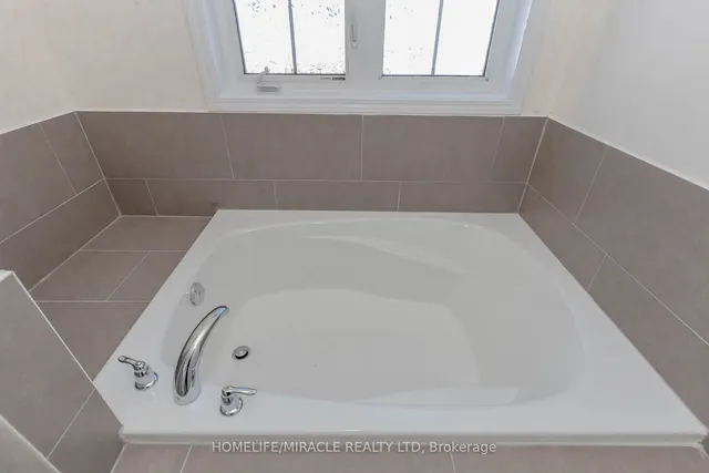 Additional image 26 of 138 Baffin Cres