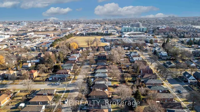 Additional image 37 of 17 Camrose Cres