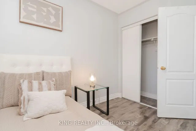 Additional image 28 of 54 COACHLIGHT Cres