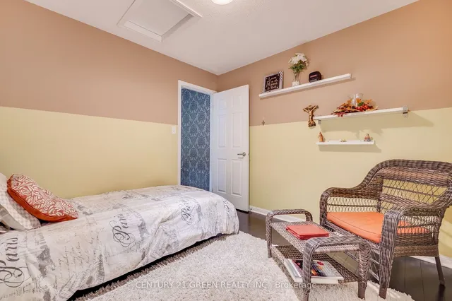 Additional image 20 of 843 Gifford Cres