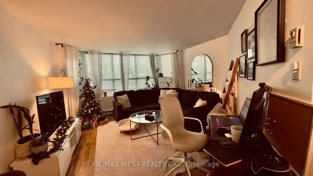 Additional image 26 of 1061 Bathurst St