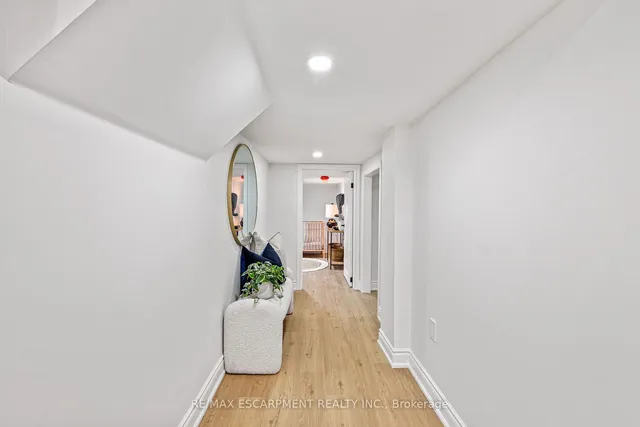 Additional image 28 of 20 Walter Ave