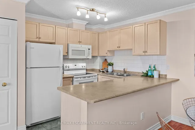 Additional image 7 of 4140 Foxwood Dr Unit 205