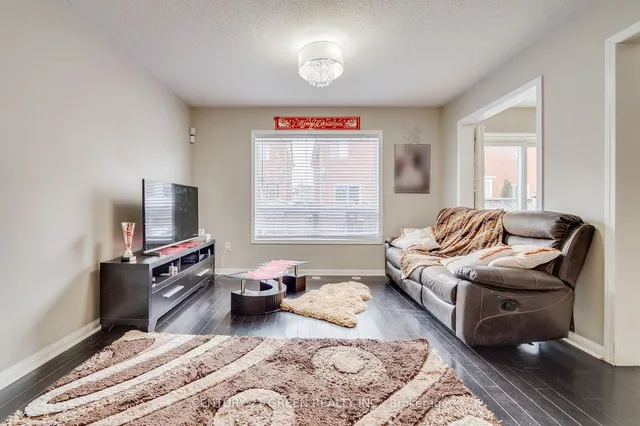 Additional image 8 of 843 Gifford Cres