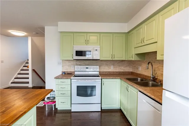 Additional image 7 of 216 Sophia Cres