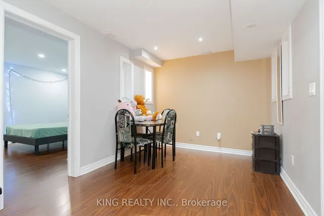 Additional image 37 of 54 COACHLIGHT Cres