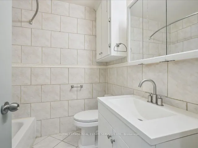 Additional image 16 of 18 Thirty Third St