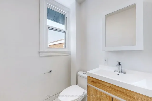 Additional image 28 of 560 Perth Ave