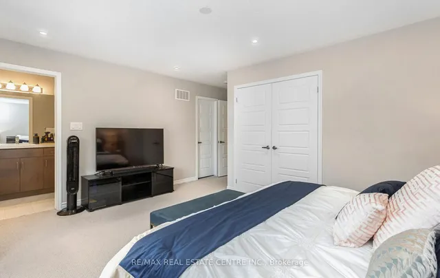 Additional image 25 of 949 logan Dr