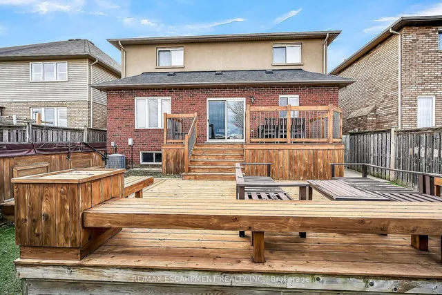 Additional image 33 of 31 Showcase Dr