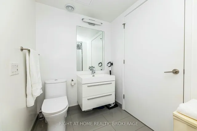 Additional image 16 of 39 Roehampton Ave Unit 1301