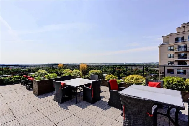 Additional image 33 of 112 Benton St Unit 101