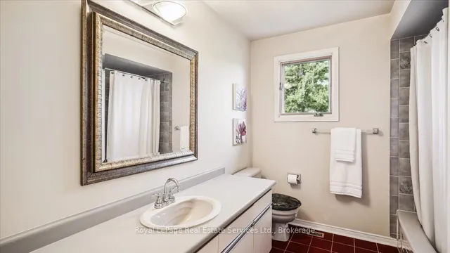 Additional image 25 of 524 Chillingham Cres