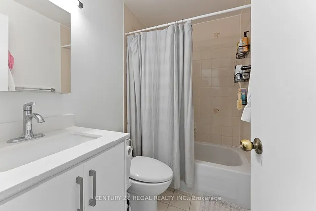 Additional image 18 of 228 St George St Unit 3