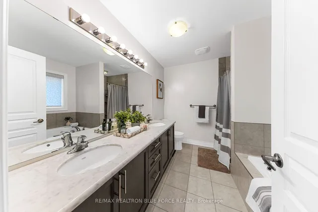 Additional image 25 of 27 Goldthread Terr