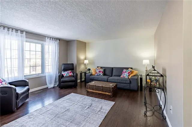 Additional image 11 of 216 Sophia Cres