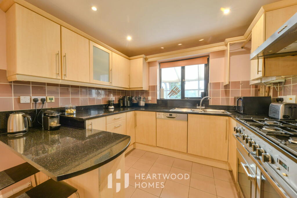 Additional image 4 of Old Orchard, Park Street, St. Albans, AL2 2QB