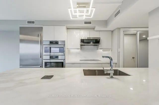 Additional image 17 of 1001 Bay St Unit 3211