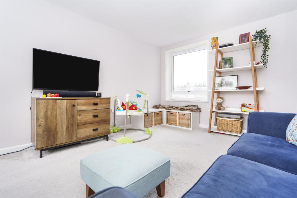 Additional image 4 of Bowling Close, Harpenden