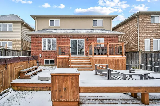 Additional image 39 of 31 Showcase Dr