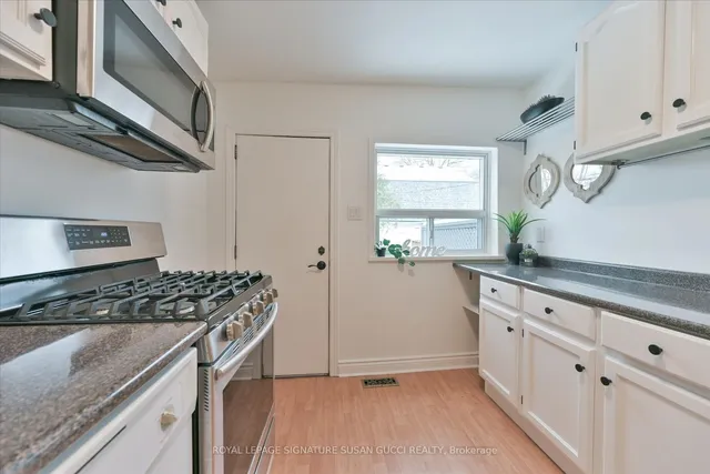 Additional image 10 of 43 Bastedo Ave