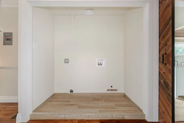 Additional image 29 of 41 Bowshelm Crt