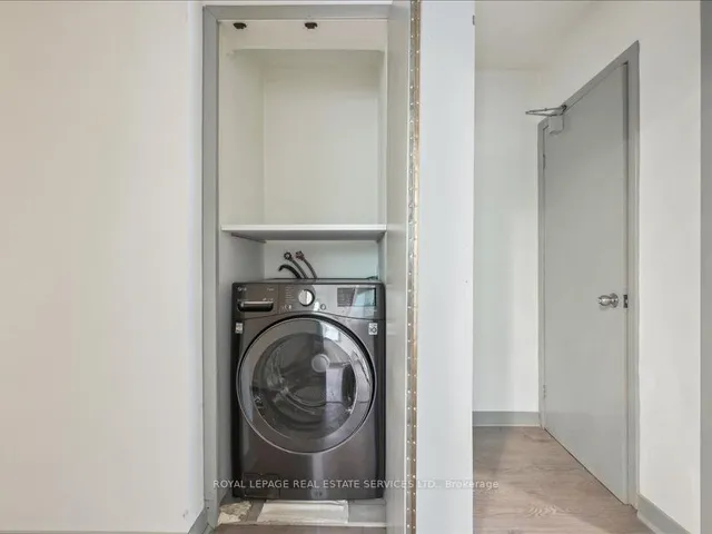 Additional image 17 of 18 Thirty Third St