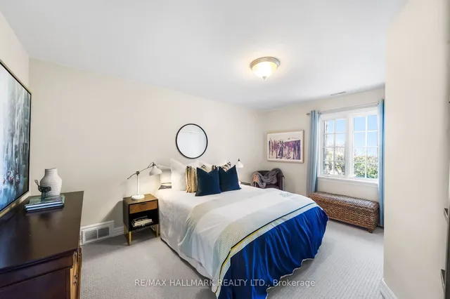 Additional image 26 of 218 Yonge Blvd