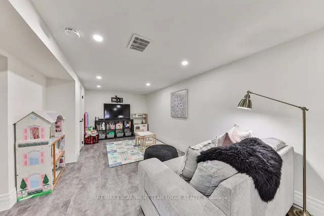 Additional image 26 of 319 Townsend Ave