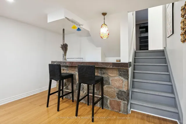 Additional image 23 of 21 Toynbee Tr