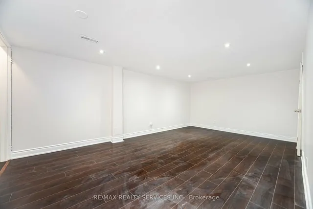 Additional image 29 of 41 Townhouse Cres