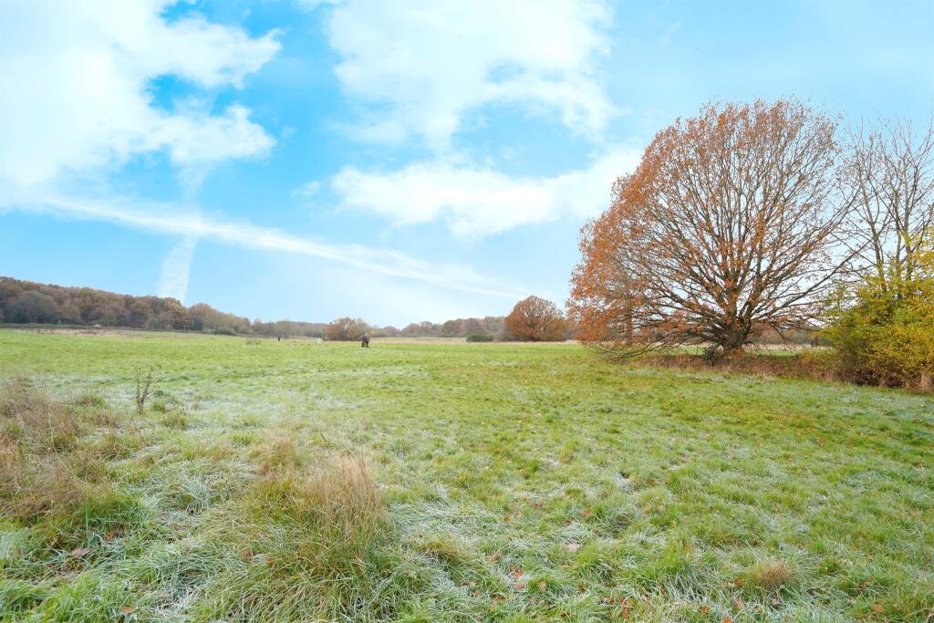 Additional image 14 of Bowling Close, Harpenden