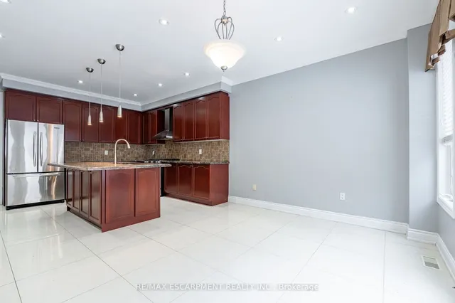 Additional image 12 of 15 Hellyer Ave