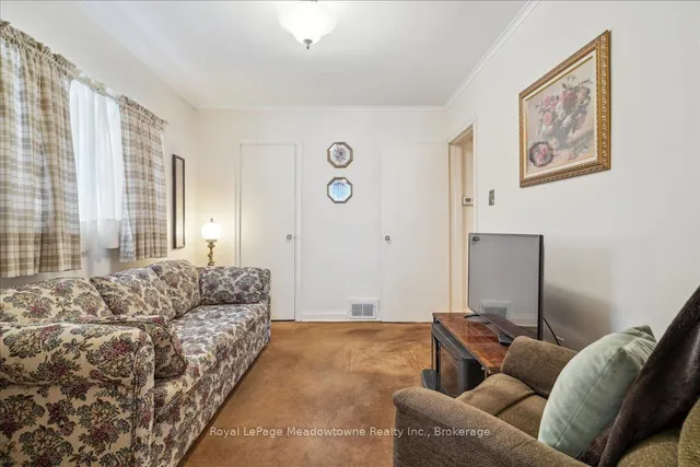 Additional image 22 of 21 Shaver Ave